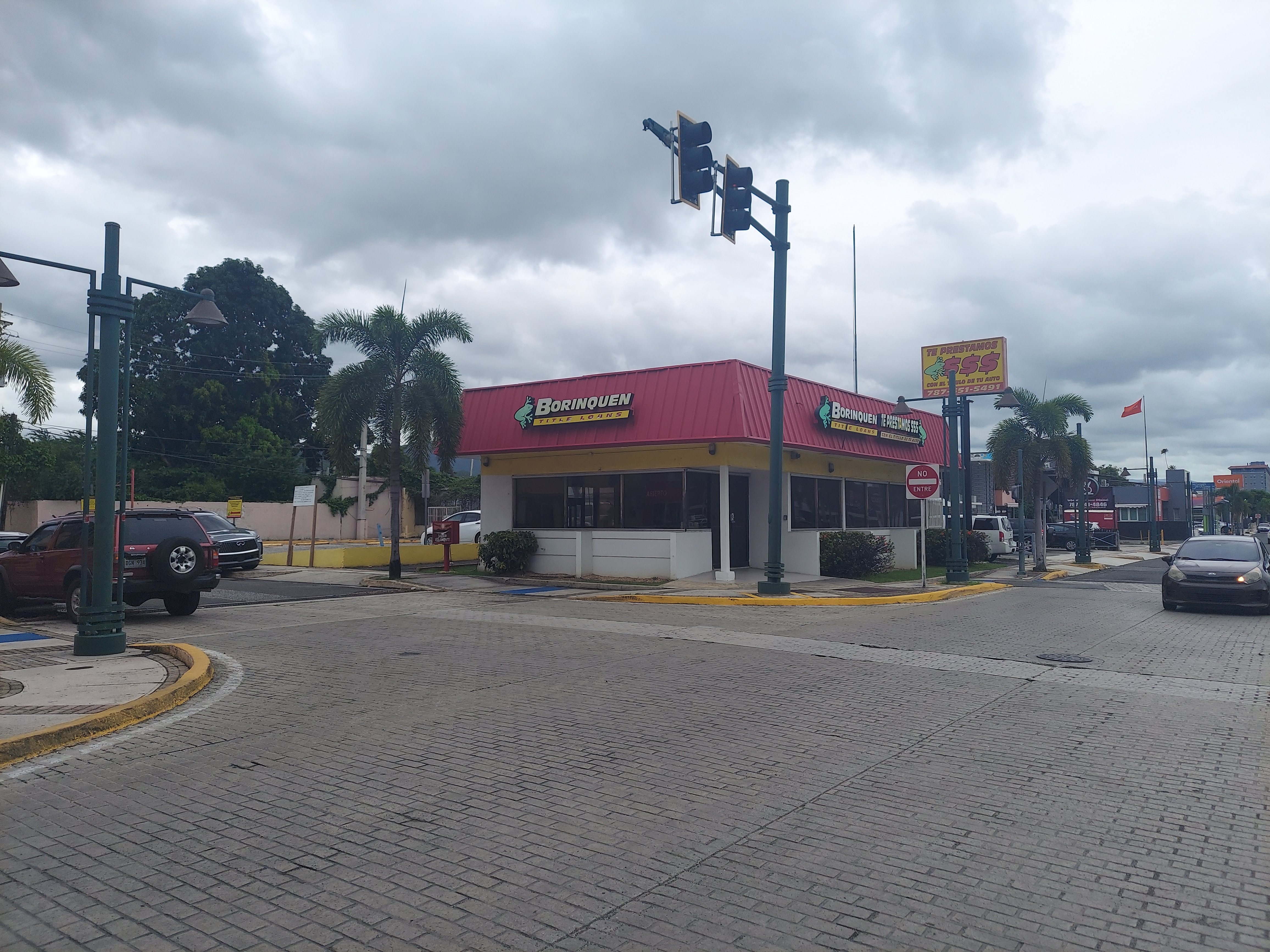 605 Ave. Tito Castro, Ponce